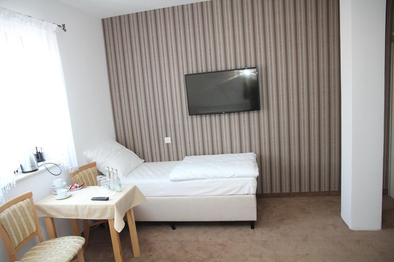 Gosciniec Pod Mlynem Hotel Inowrocław Exterior foto